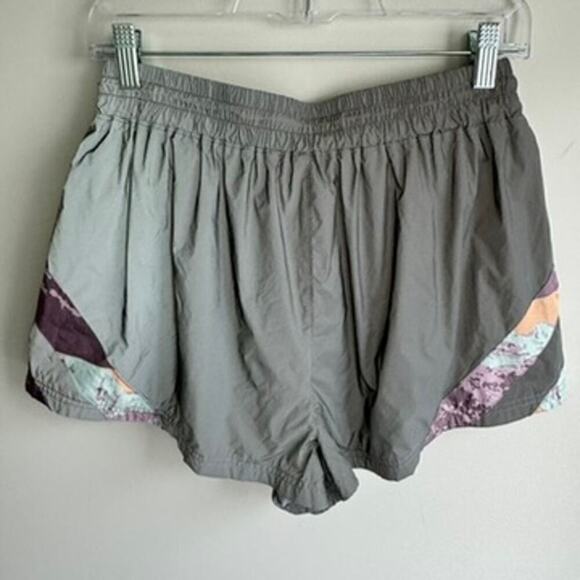 Free People Movement Reflective Shorts Sz M Silver Now You See Me Running - Picture 7 of 8